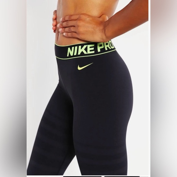 Nike Black Performance Leggings with Elastic Waistband - Picture 4 of 13
